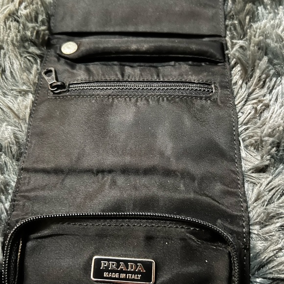 Prada nylon wallet w/ Velcro closure & zipper - Picture 2 of 4